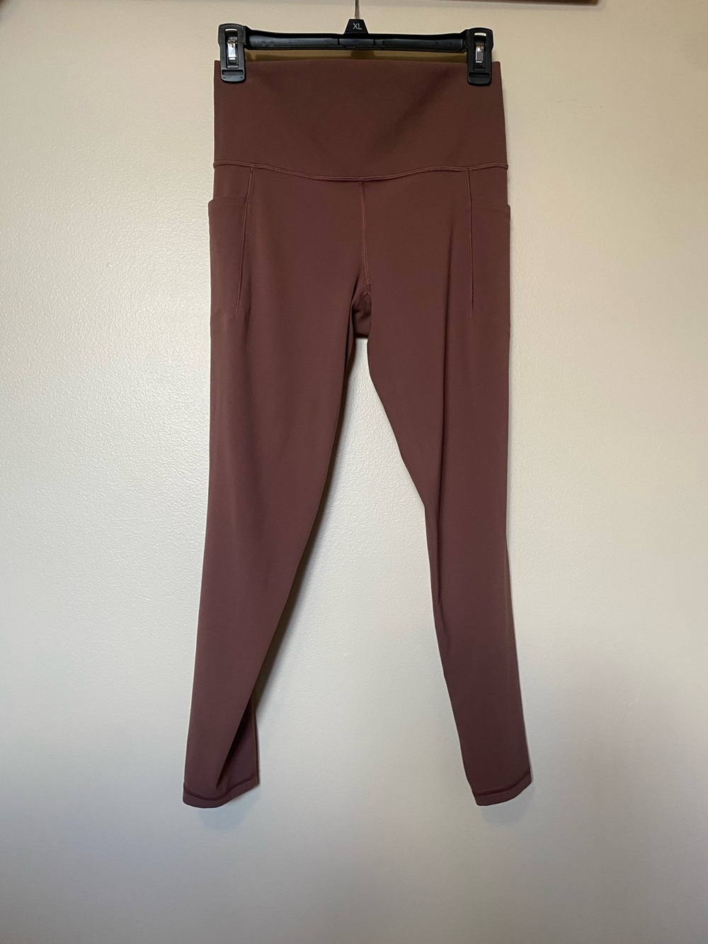 Athleta salutation stash pocket II tights in SP